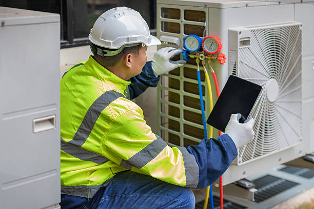 Professional Emergency Hvac technician working in De Leon, TX